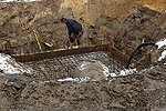 Bei Betonierungsarbeiten anfallende Abwässer dürfen keinesfalls in Gewässer gelangen.